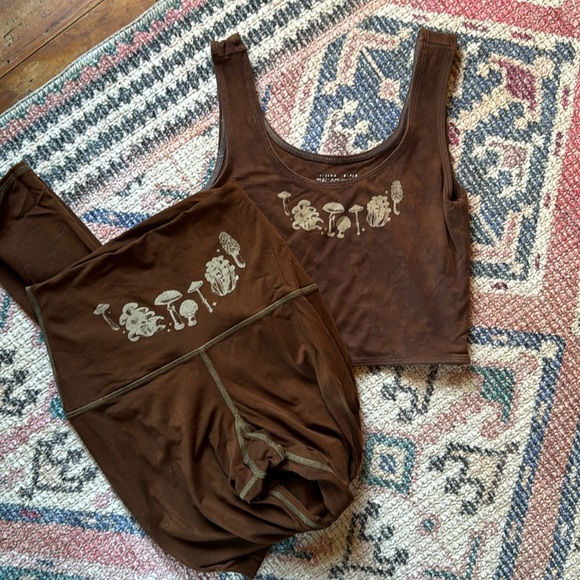 Purusha people Beaver Shrooms leggings set XS - mushrooms! - Picture 2 of 5